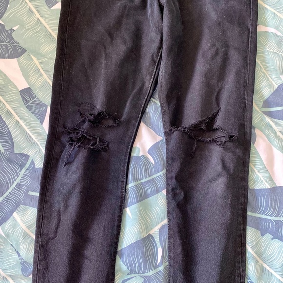 Levi’s 501 Distressed Jeans - Picture 7 of 9